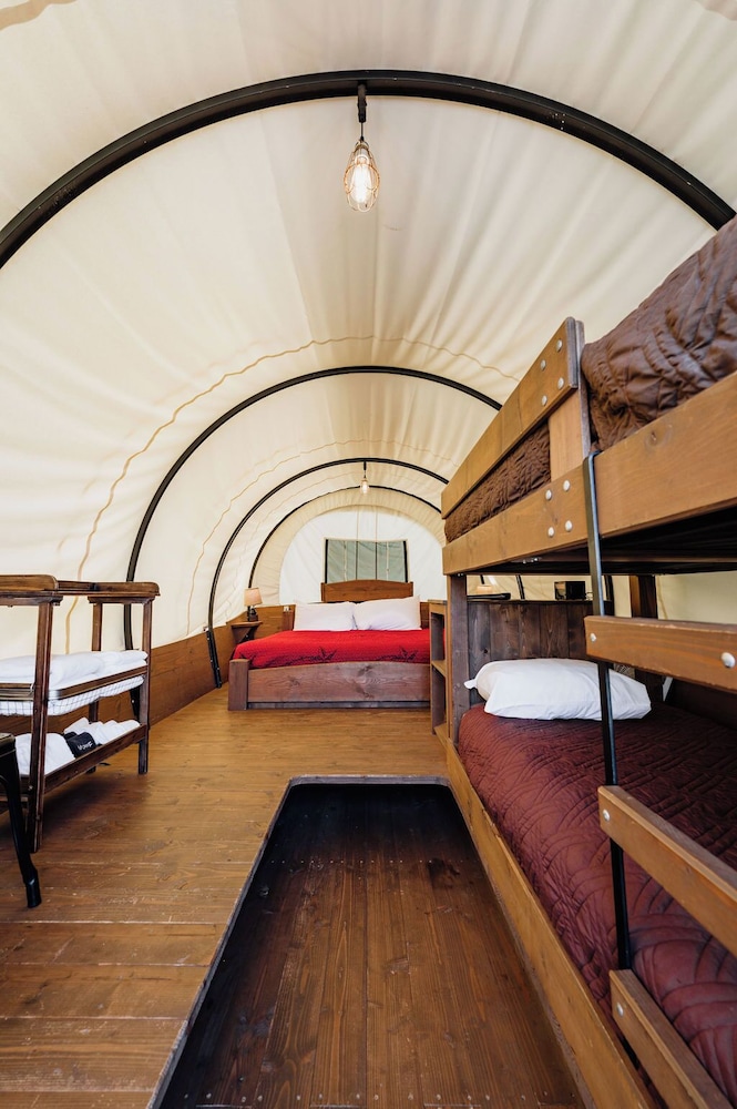 Room (Conestoga Covered Wagon) photo 2