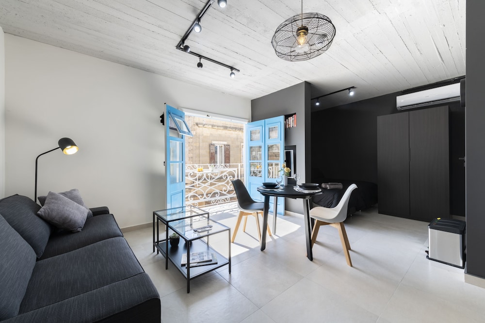 Design Studio Suite, Balcony, City View