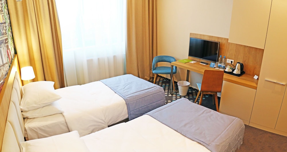 Classic Twin Room, 2 Twin Beds, Microwave, City View