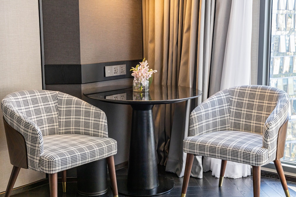 Suite, 1 Bedroom, Club Lounge Access (Dining) photo 3