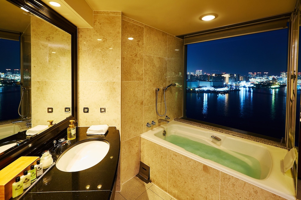 Junior Suite, 1 King Bed, River View (Mid Floor) photo Junior Suite, 1 King Bed, River View (Mid Floor) photo