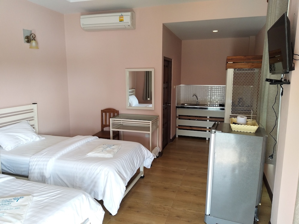 Family Twin Room, Non Smoking, Lakeside photo 2