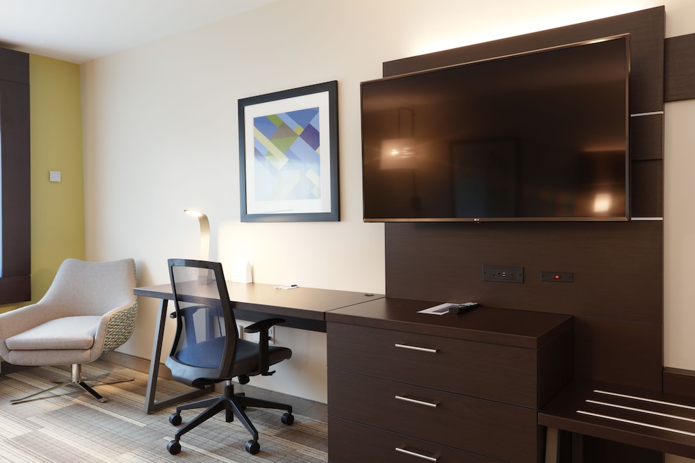Standard Room, 1 King Bed with Sofa bed, Accessible (Communications) photo 3