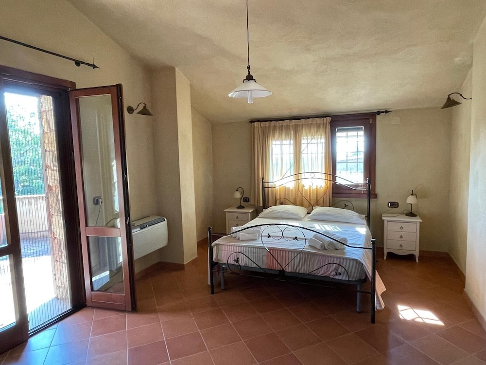 Honeymoon Studio Suite photo 1