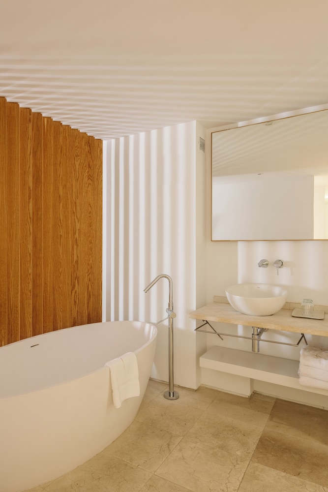 Premium Suite - Photo 3