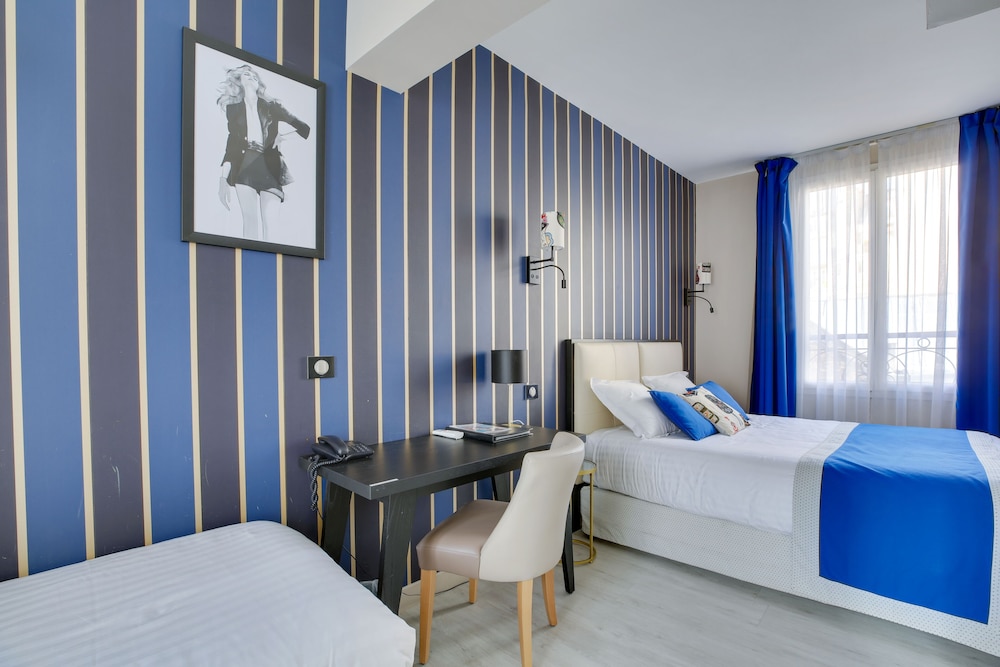 Deluxe Triple Room, City View photo 2