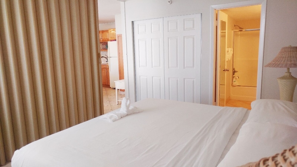 Studio Apartment, Gulf View 1103
