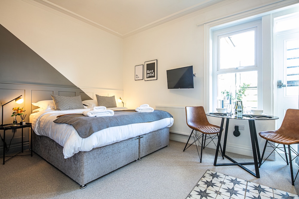 Premium Studio, 1 Bedroom, Kitchenette photo 2