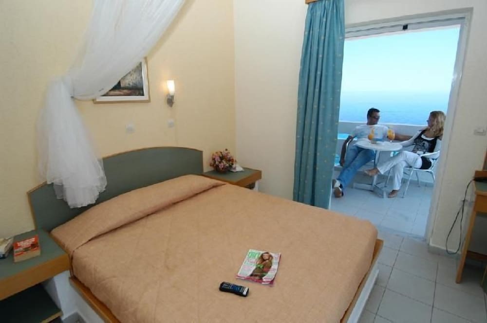 Double or Twin Room, Sea View - Photo 8