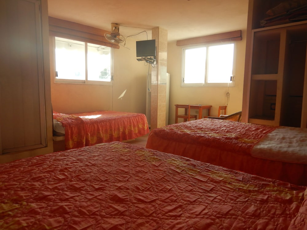 Basic Triple Room, Multiple Beds, Smoking, Partial Ocean View
