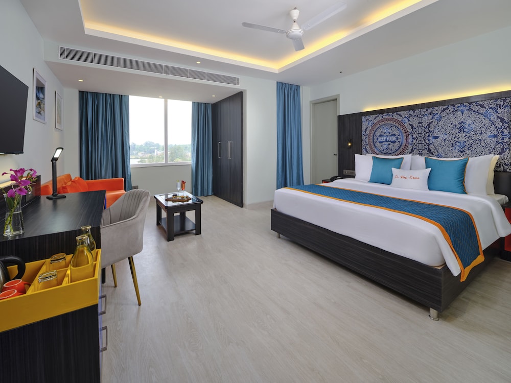 Luxe Room - Photo 2