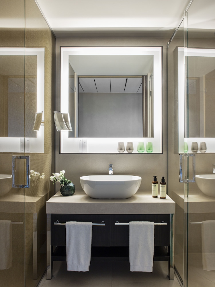2 Bedrooms Beyond ME + Suite with Terrace thumbnail 5