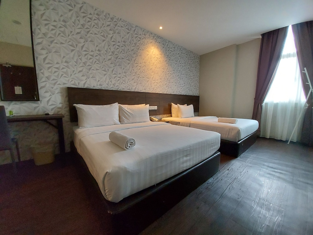 Family Triple Room, Multiple Beds, City View photo 1