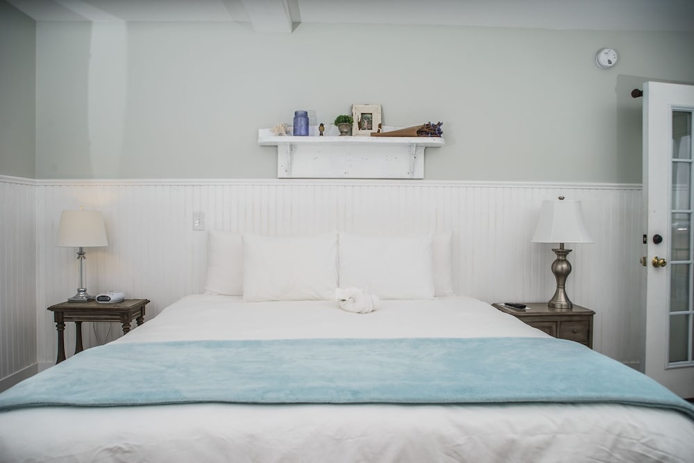 Studio, 1 King Bed, Ocean View photo 3