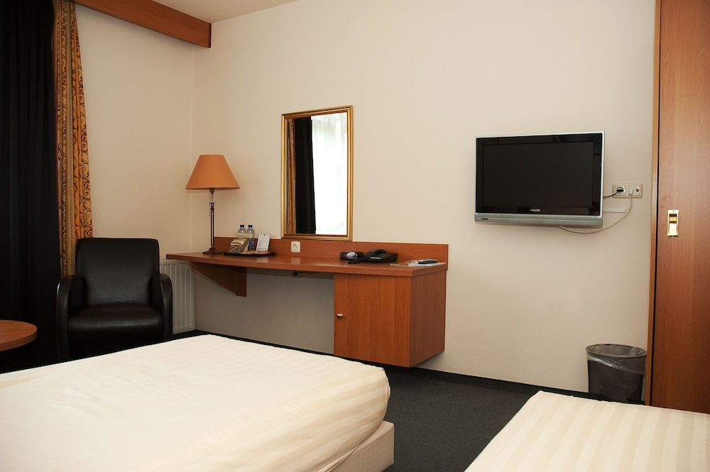 Double Room, Accessible (shower) photo 1