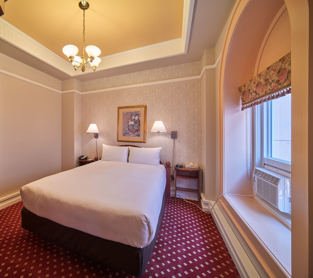Superior Room, 1 Queen Bed with Sofa bed, Courtyard View photo 3