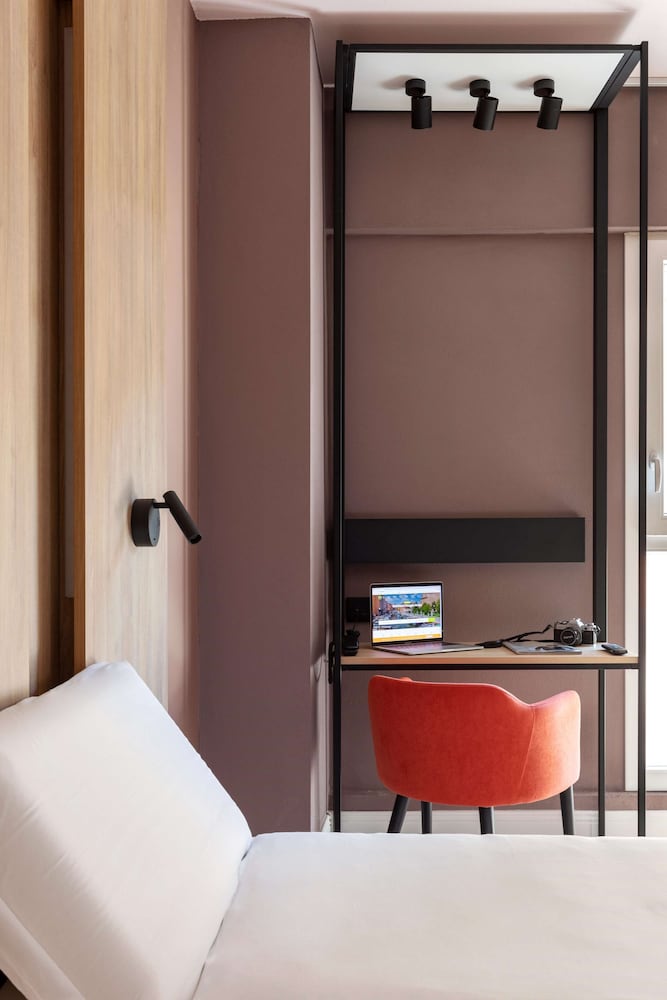 Superior Twin Room, Non Smoking - Photo 8