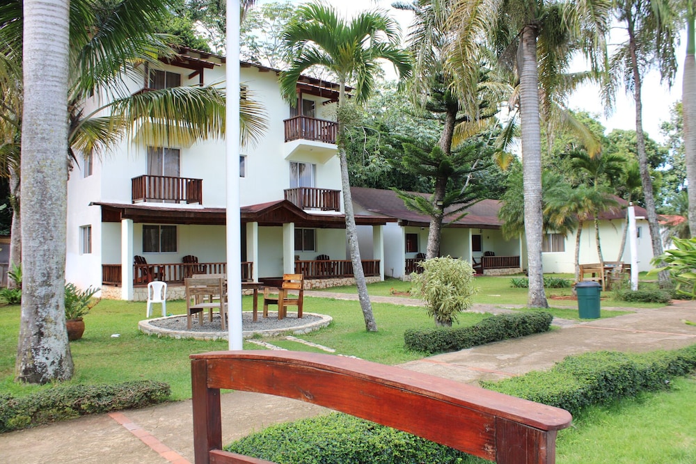 Room, 2 Queen Beds, Balcony, Pool View