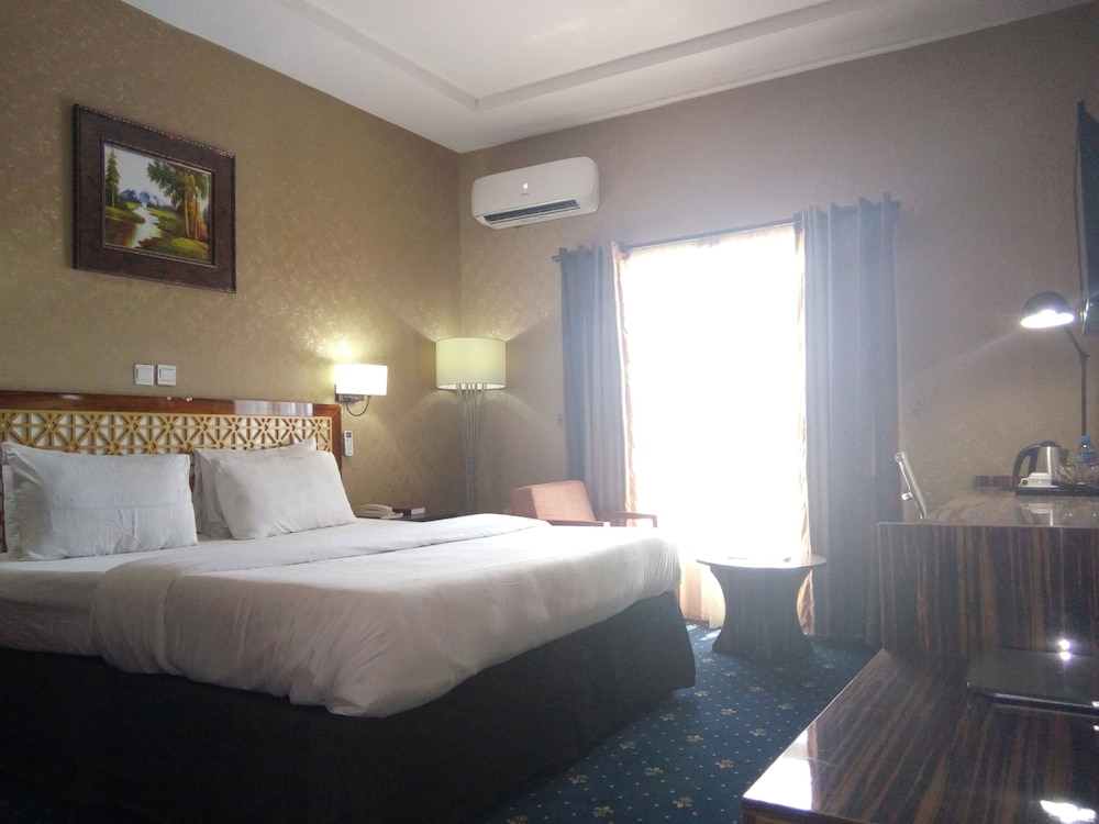 Executive Room - Photo 3