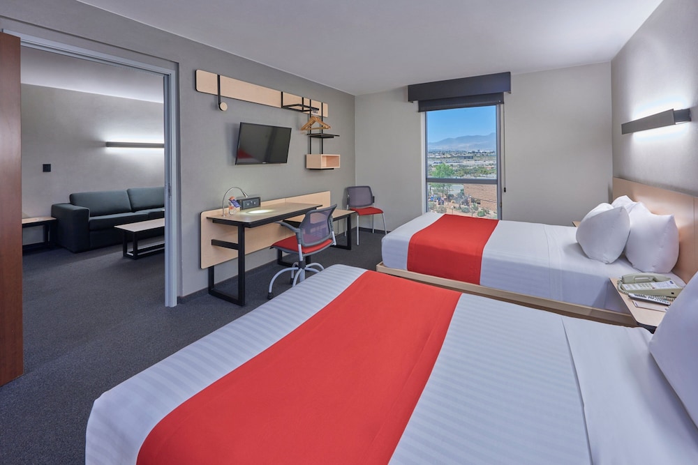 Room, 2 Double Beds photo 2