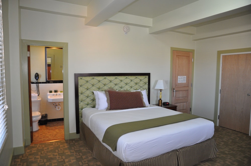 Room, 1 King Bed photo 2