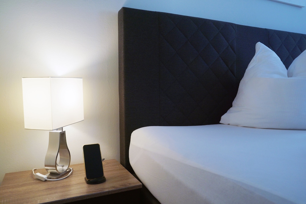 Classic Double Room, 1 King Bed, Non Smoking photo 3