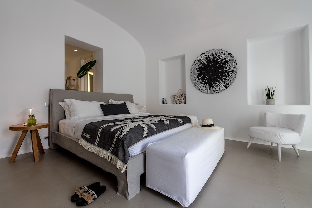 Studio Suite with One King Bed and Sofa Bed (Non Smoking)