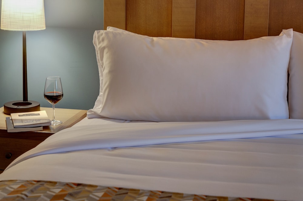Deluxe Room, 1 King Bed, Mountain View (Mountain View King Room) photo 3