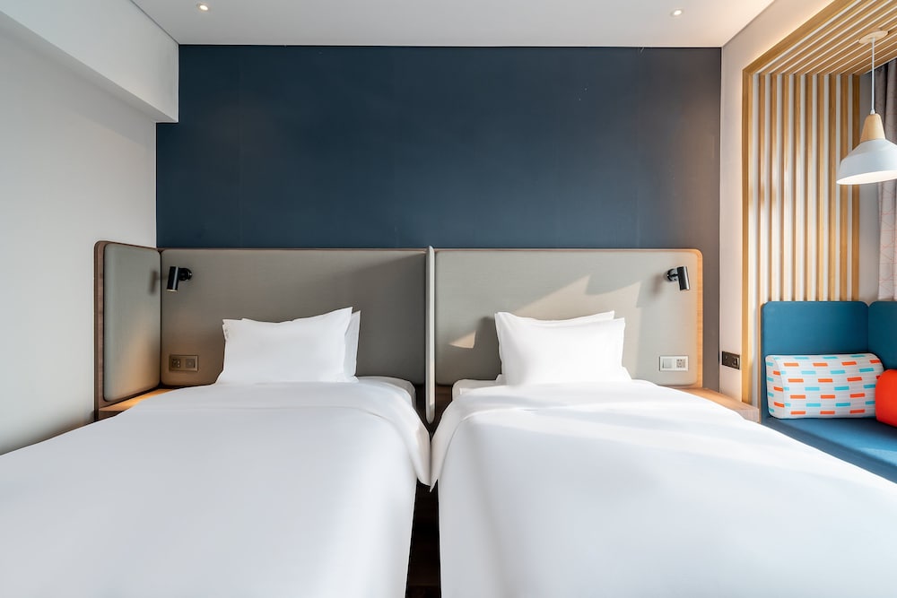 Standard Room, 2 Twin Beds, Mountain View - Photo 3