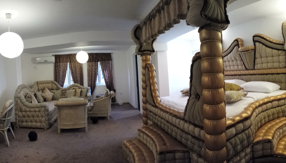 Quadruple Room, Pool Access, Courtyard View photo 2