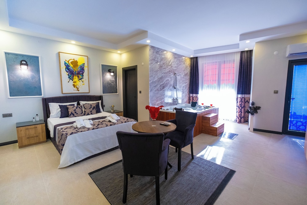 Comfort Room, Jetted Tub