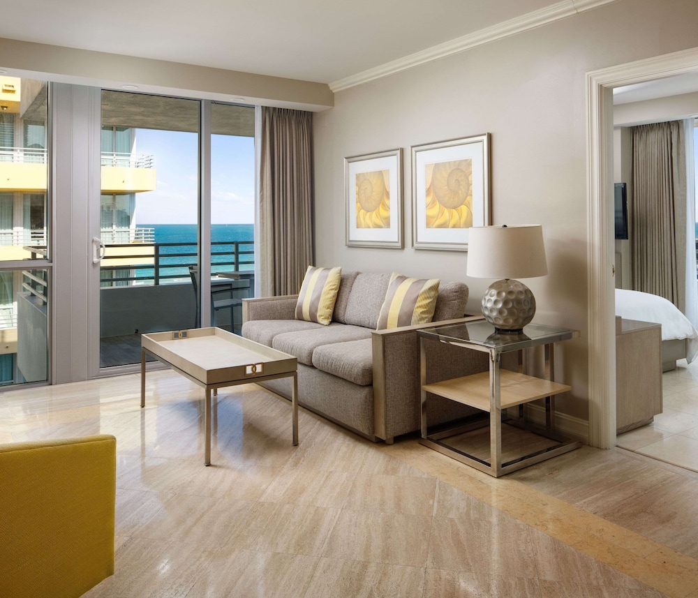 Suite, 1 King Bed, Balcony, Ocean View thumbnail 6