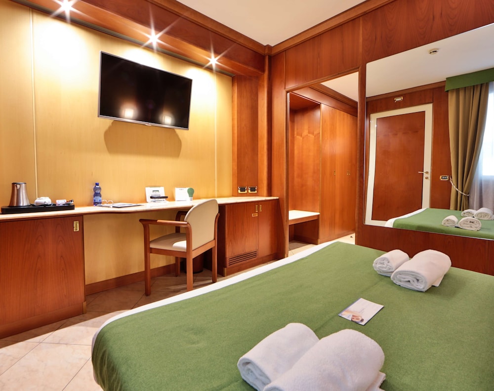 Classic Room, 1 King Bed - Photo 1