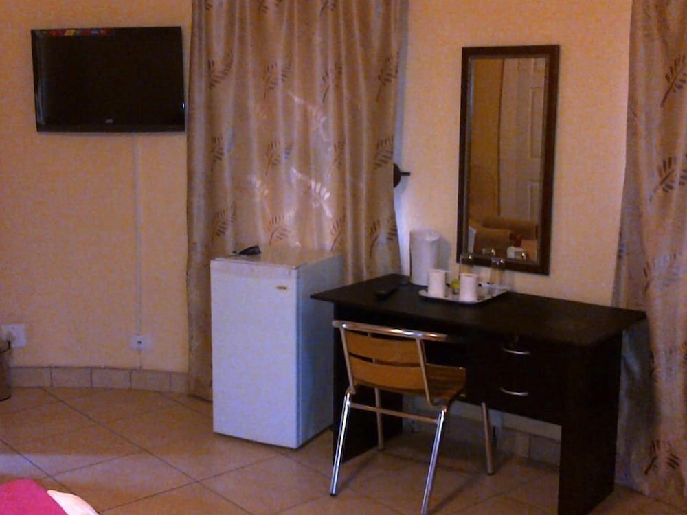 Single Room photo 3