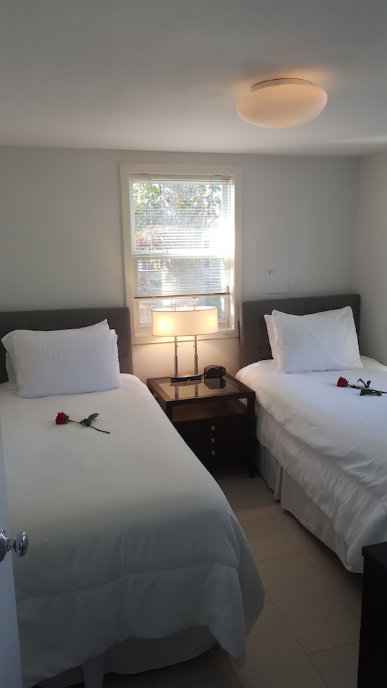 2 Bedroom suite Queen &Twin Room