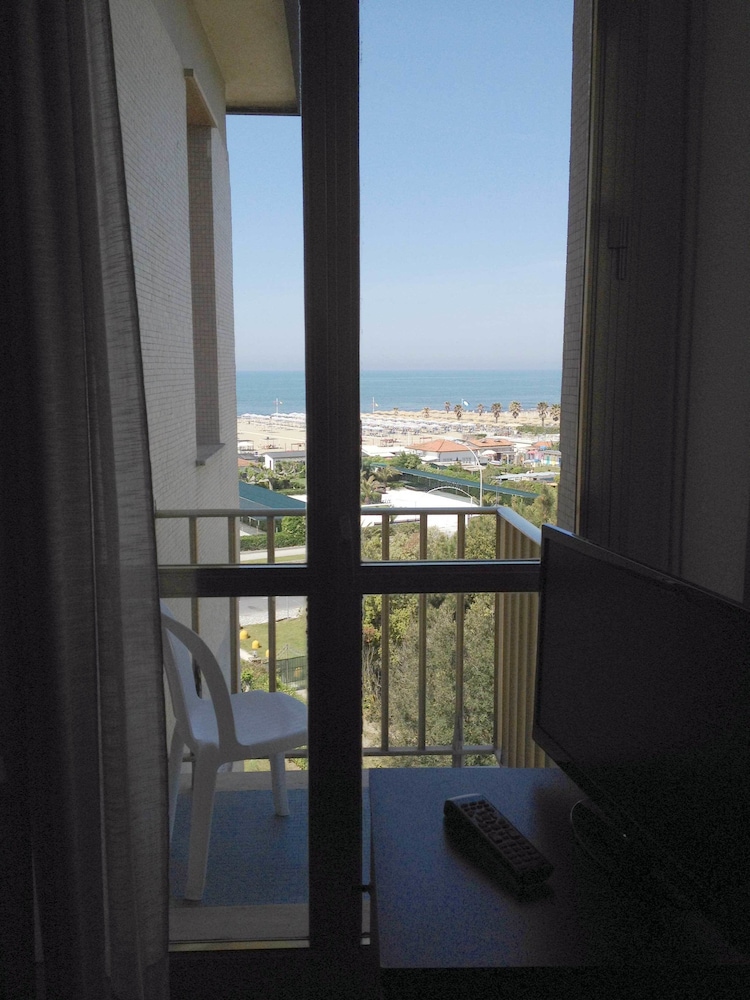 Twin Room (Small Balcony) photo 2