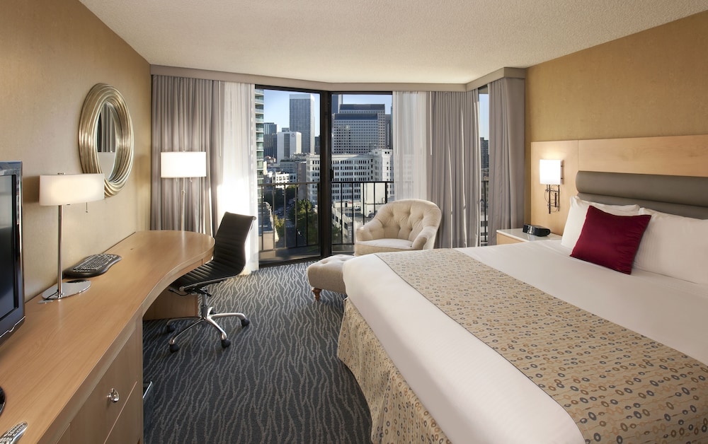 Premier Room, 1 King Bed, Accessible, City View - Photo 5