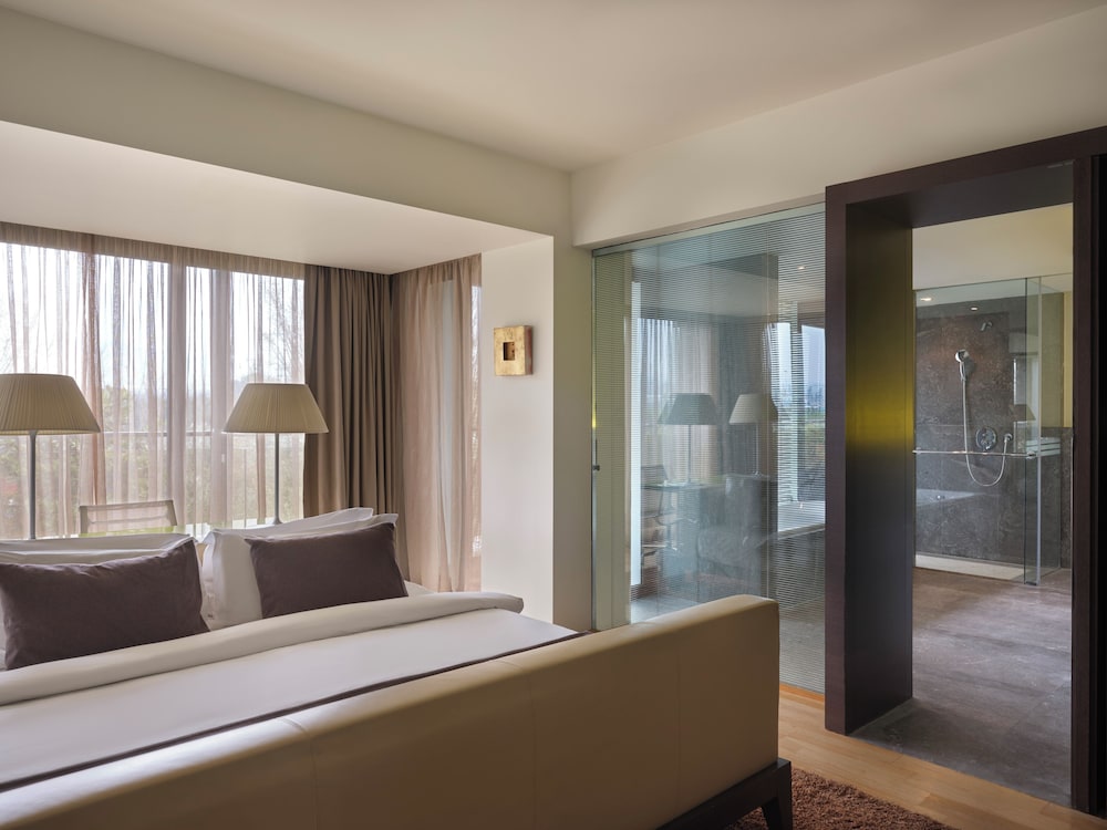 Presidential Suite, Garden View photo 2