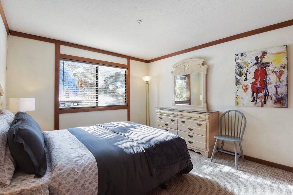 Townhome, 2 Queen Beds, Balcony, Mountain View (Valley View Bliss) photo 3