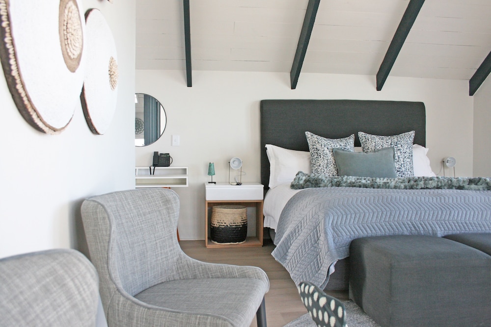Superior Suite, 1 King Bed, Sea View - Photo 1
