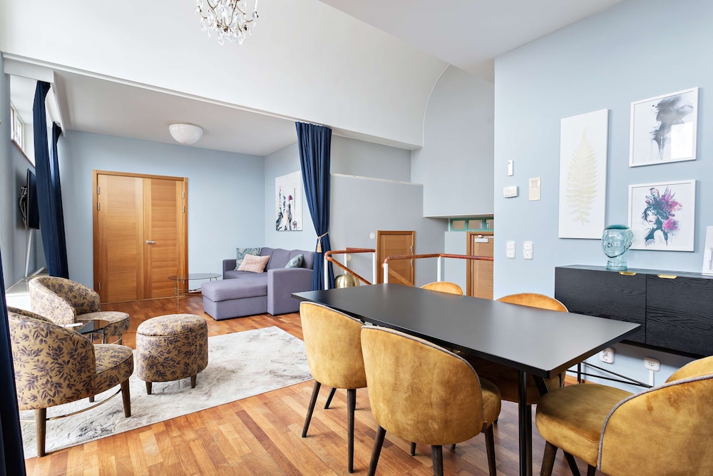 Suite, Multiple Beds, Non Smoking (Living Room) photo 2