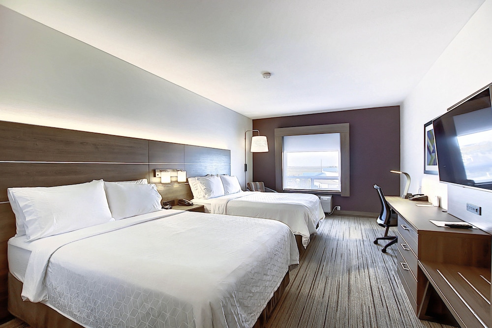 Suite, 2 Queen Beds - Photo 2