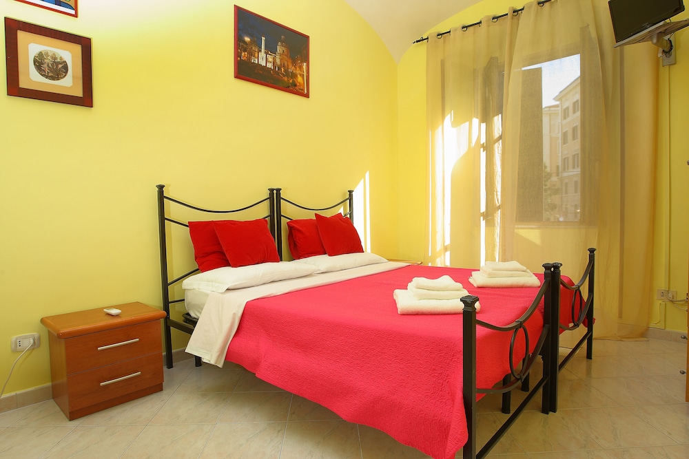 Double or Twin Room, Shared Bathroom