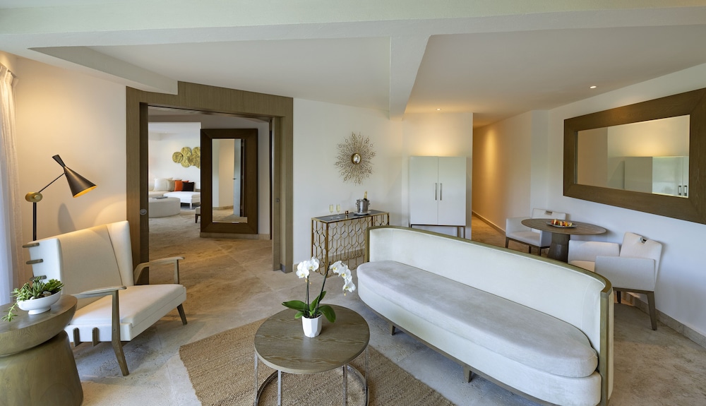 The Reserve Master Suite Ocean Front Swim Up photo 2