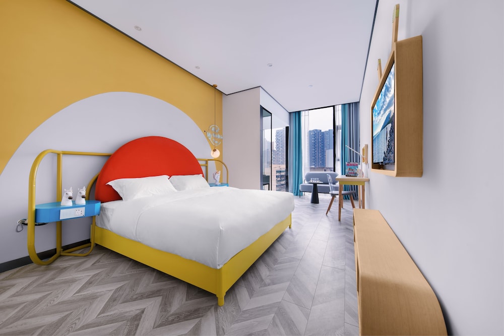 Signature Double Room, Full Window photo 1