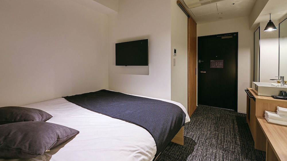 Double Room with Shower and Toilet - Photo 2