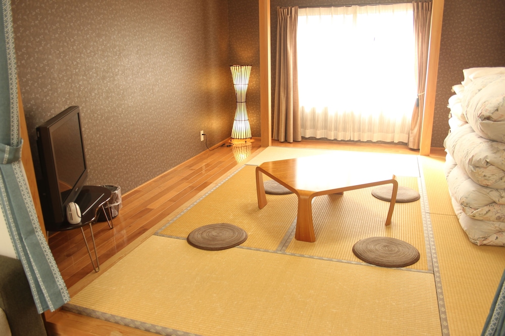 Japanese Western Style Room for 4 Guests photo 2