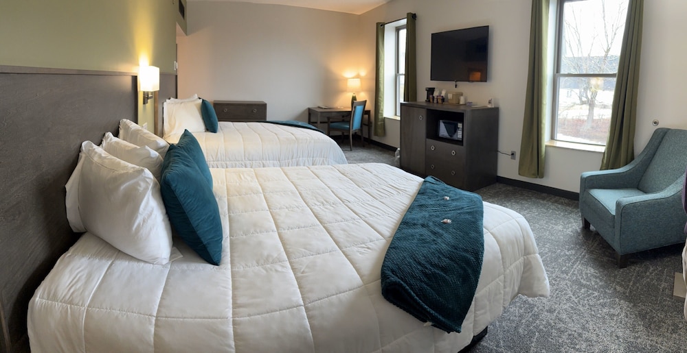Standard Single Room, 2 Queen Beds, Non Smoking photo 3