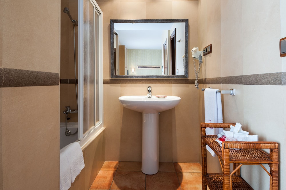 Double Room - Photo 2