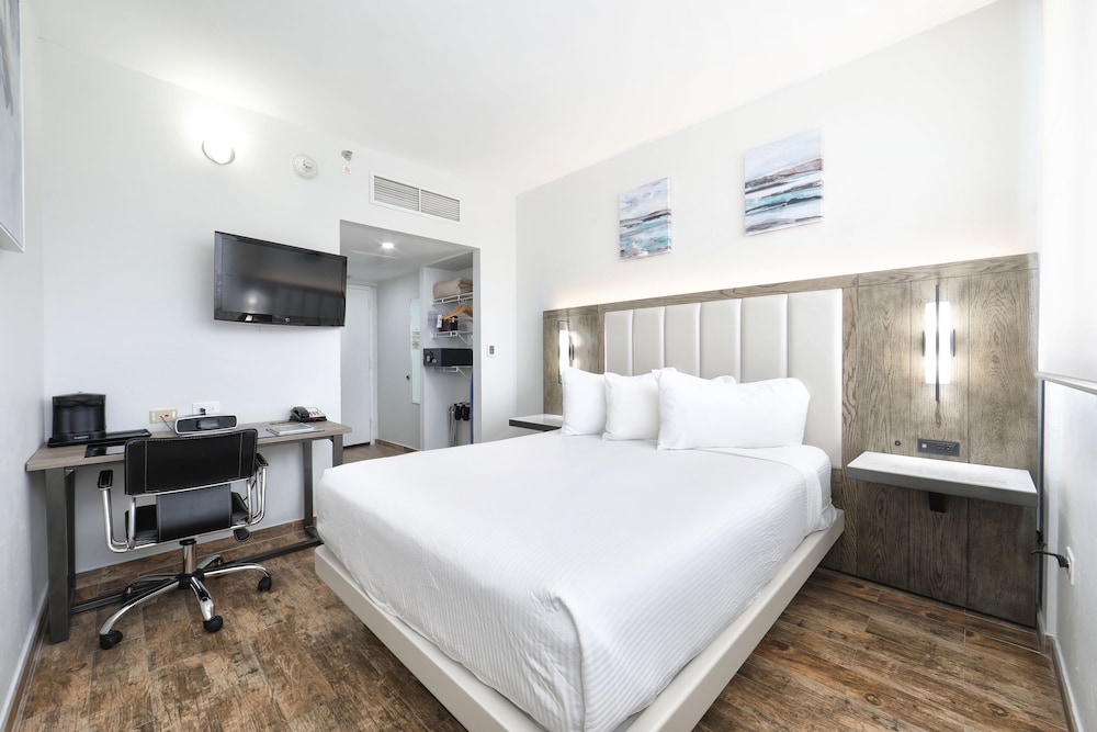 Deluxe Room, 1 Queen Bed - Photo 4